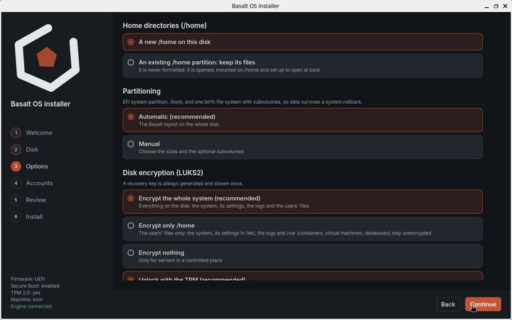 Graphical installer on the Options step with choices for home directories, partitioning and disk encryption.